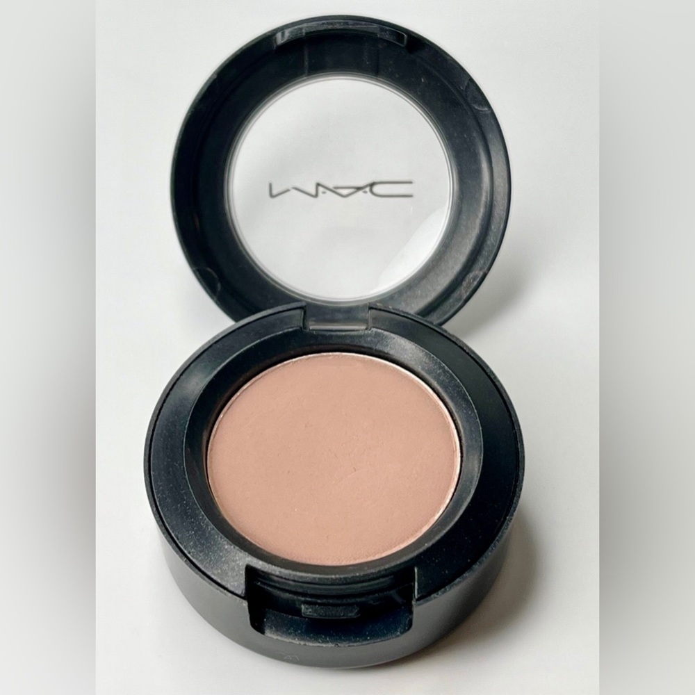 MAC eyeshadow KID veluxe